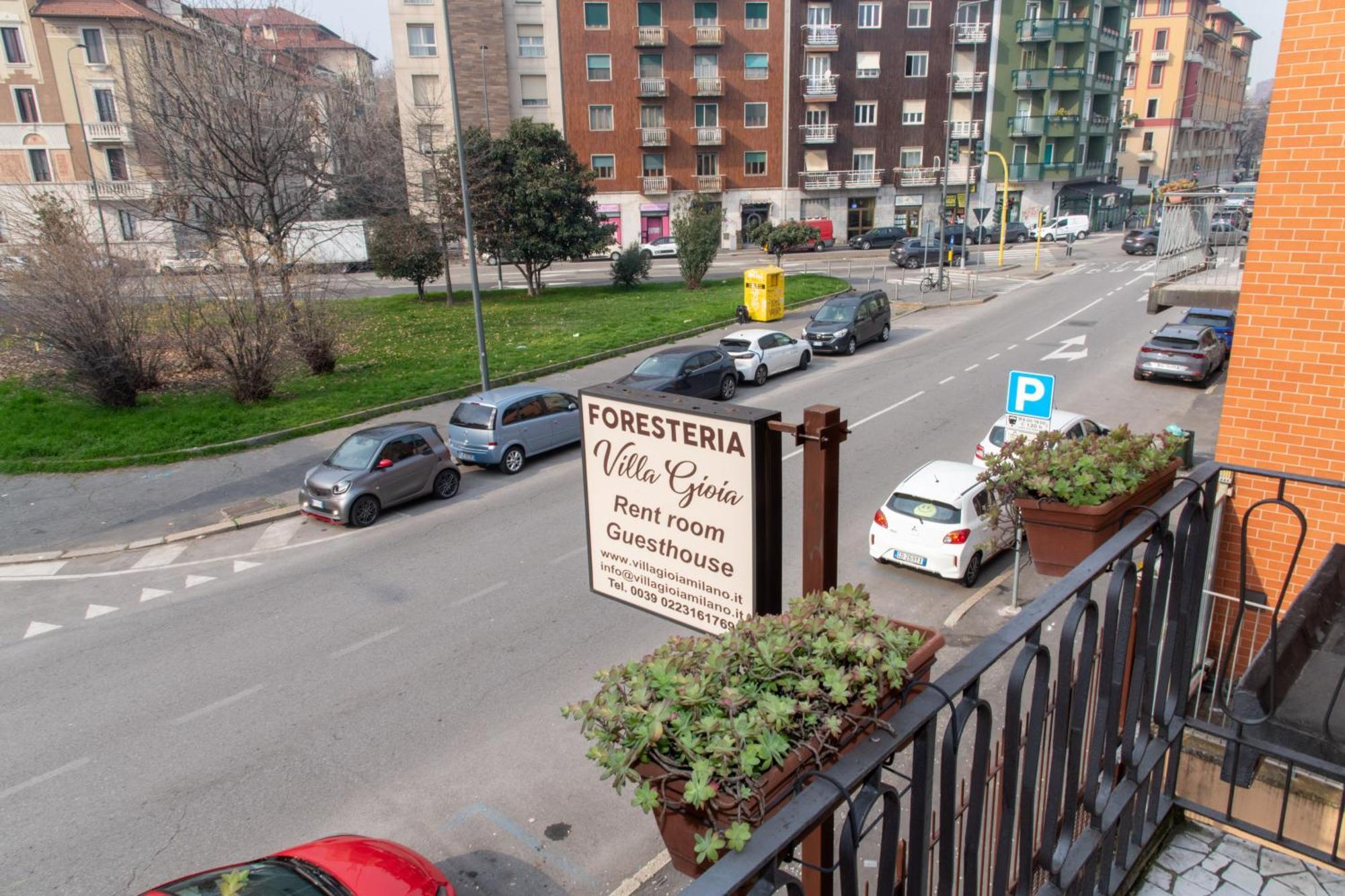 Pensión Gioia 2*